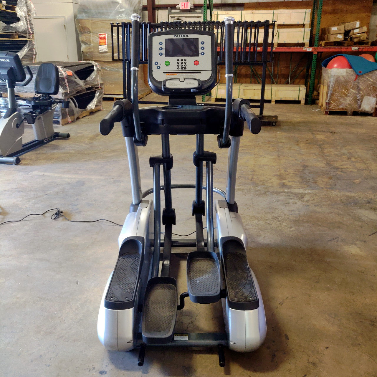 True Fitness CS400 Elliptical w/ Escalate 9 Console