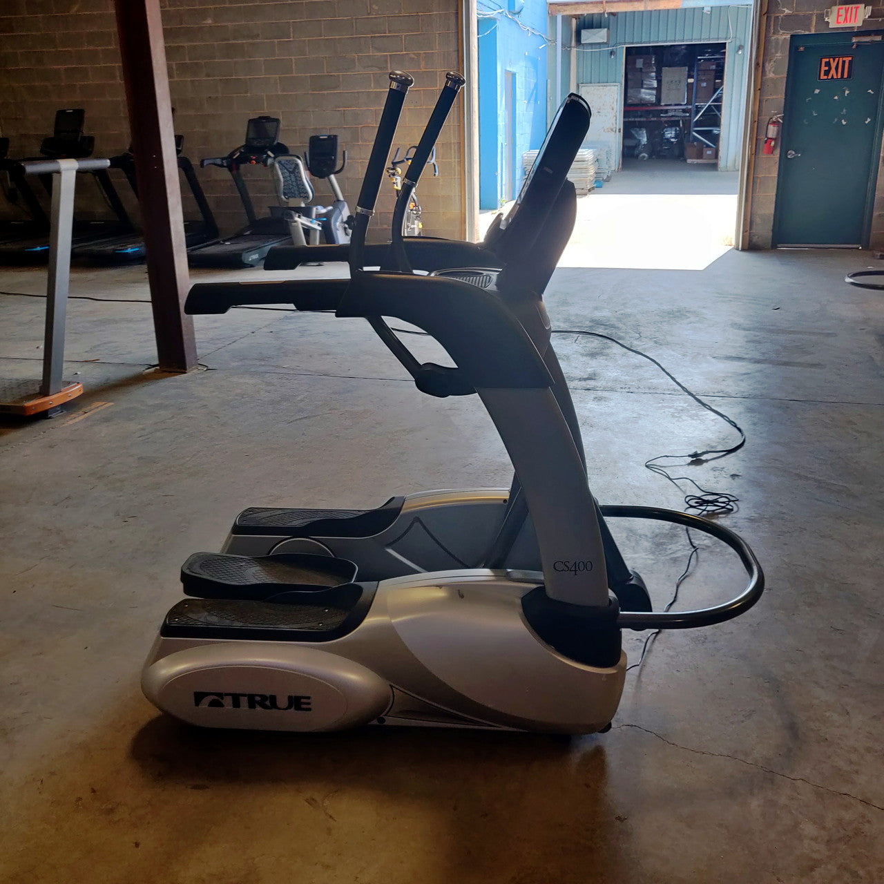 True Fitness CS400 Elliptical w/ Escalate 9 Console