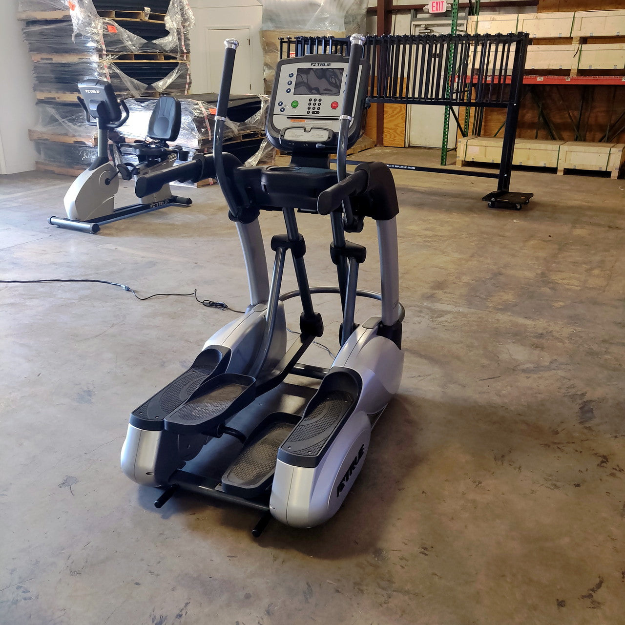 True Fitness CS400 Elliptical w/ Escalate 9 Console