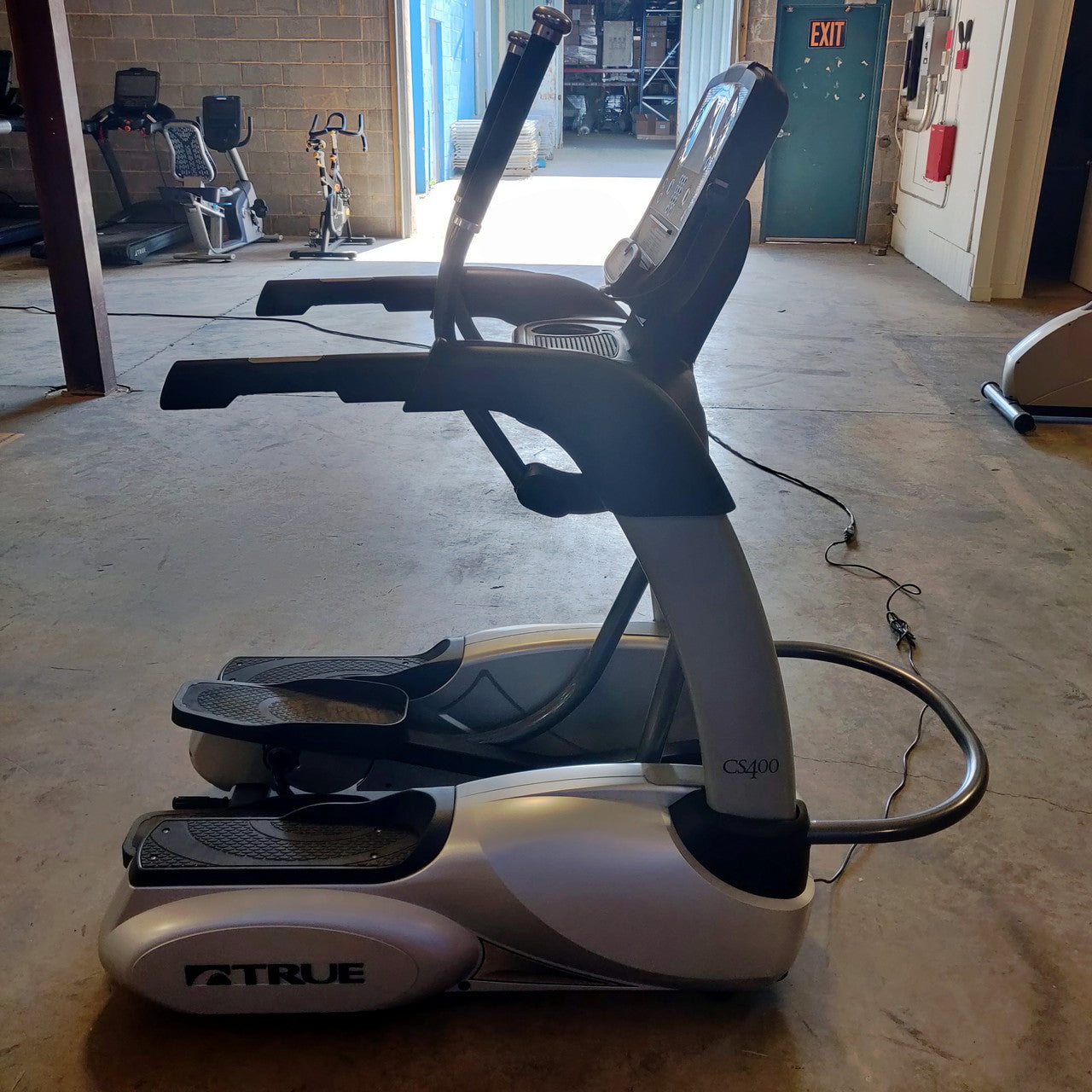 True Fitness CS400 Elliptical w/ Escalate 9 Console