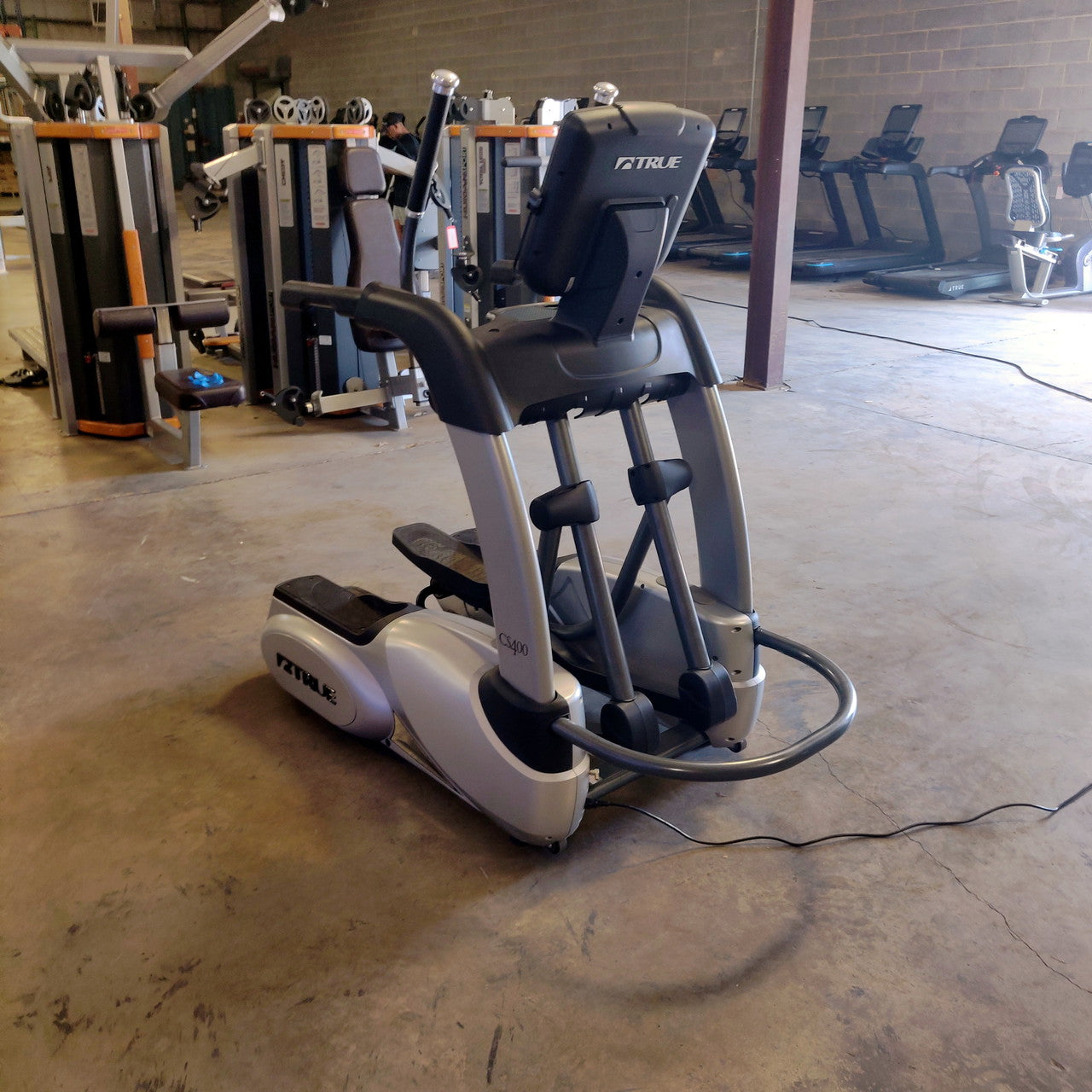 True Fitness CS400 Elliptical w/ Escalate 9 Console
