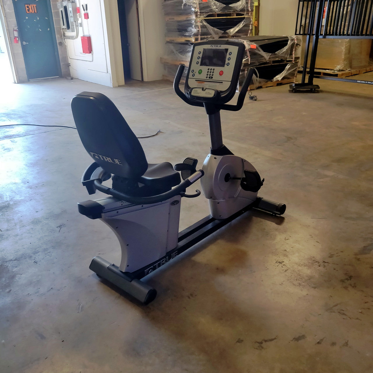 True Fitness CS400 Recumbent w/ Escalate 9 Console