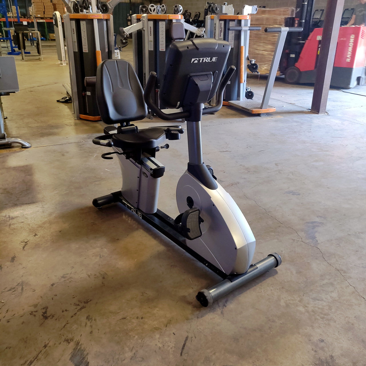 True Fitness CS400 Recumbent w/ Escalate 9 Console