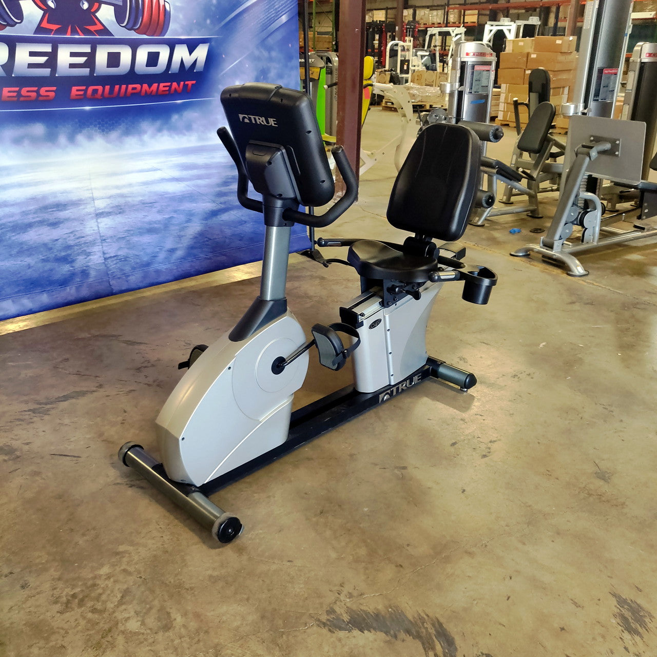 True Fitness CS400 Recumbent w/ Escalate 9 Console