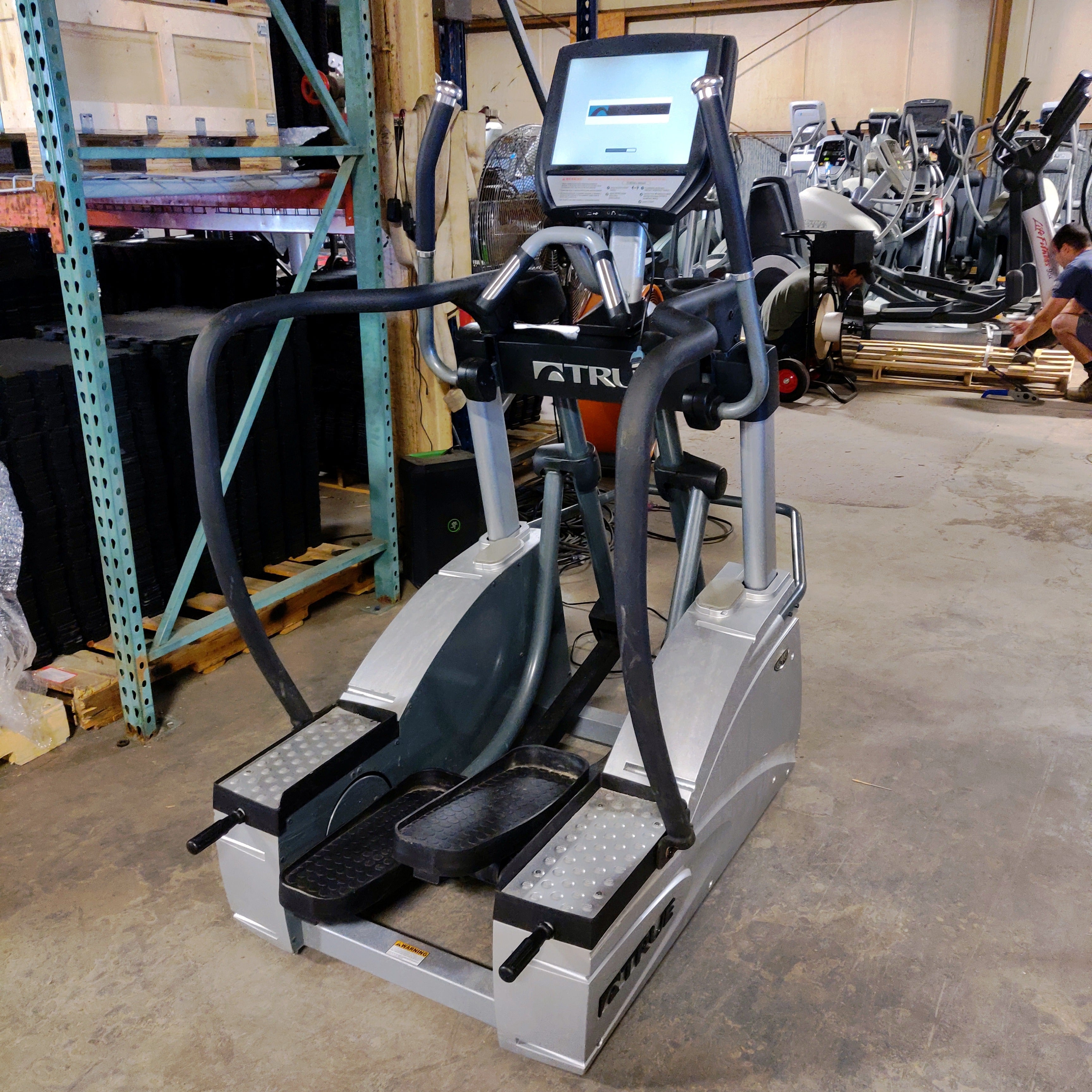True Fitness LC900 Elliptical with Console