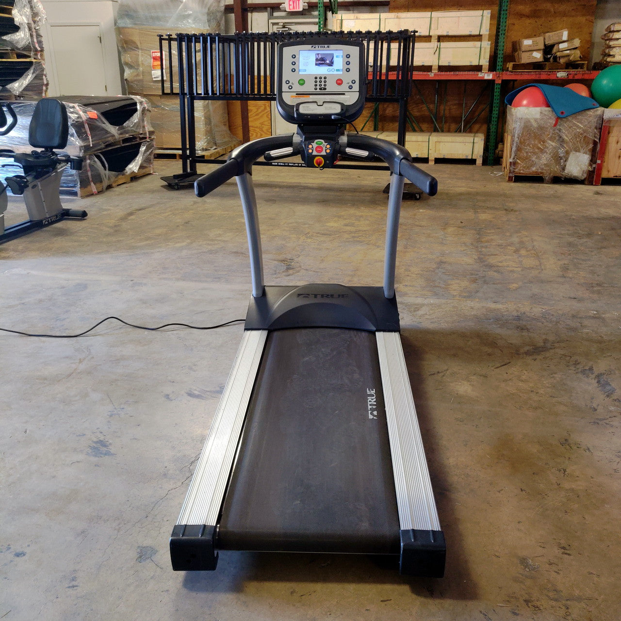 True Fitness TCS400 Treadmill with Escalate 9 Console