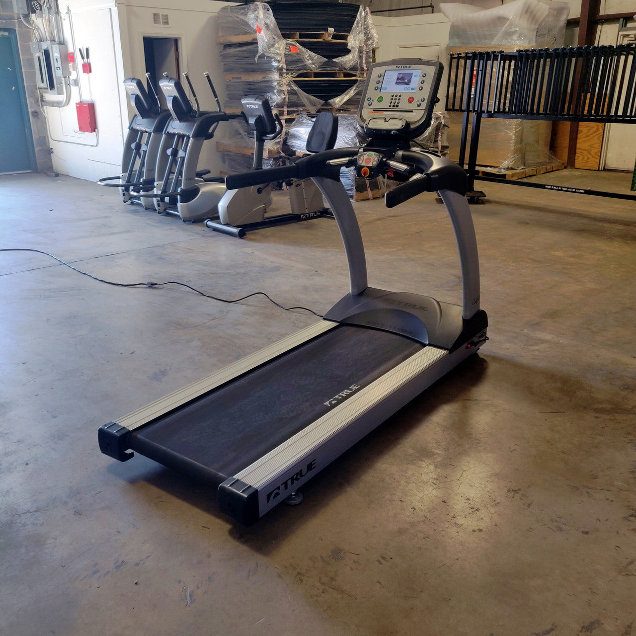 True Fitness TCS400 Treadmill with Escalate 9 Console