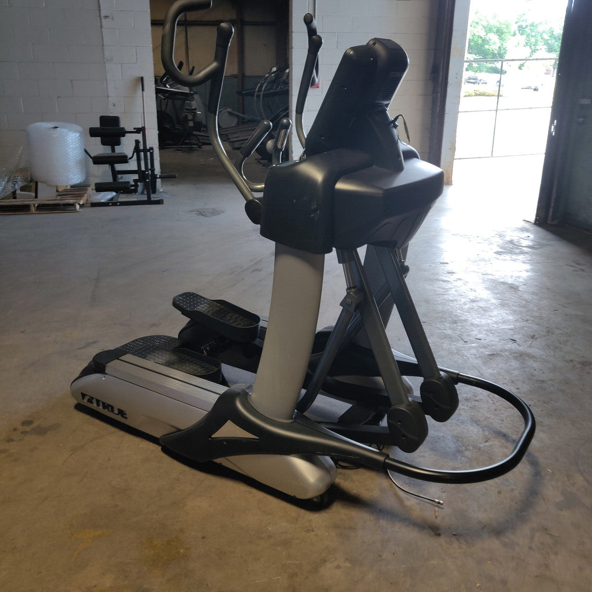True Fitness XS1000 Spectrum Elliptical w/ Touchscreen Console