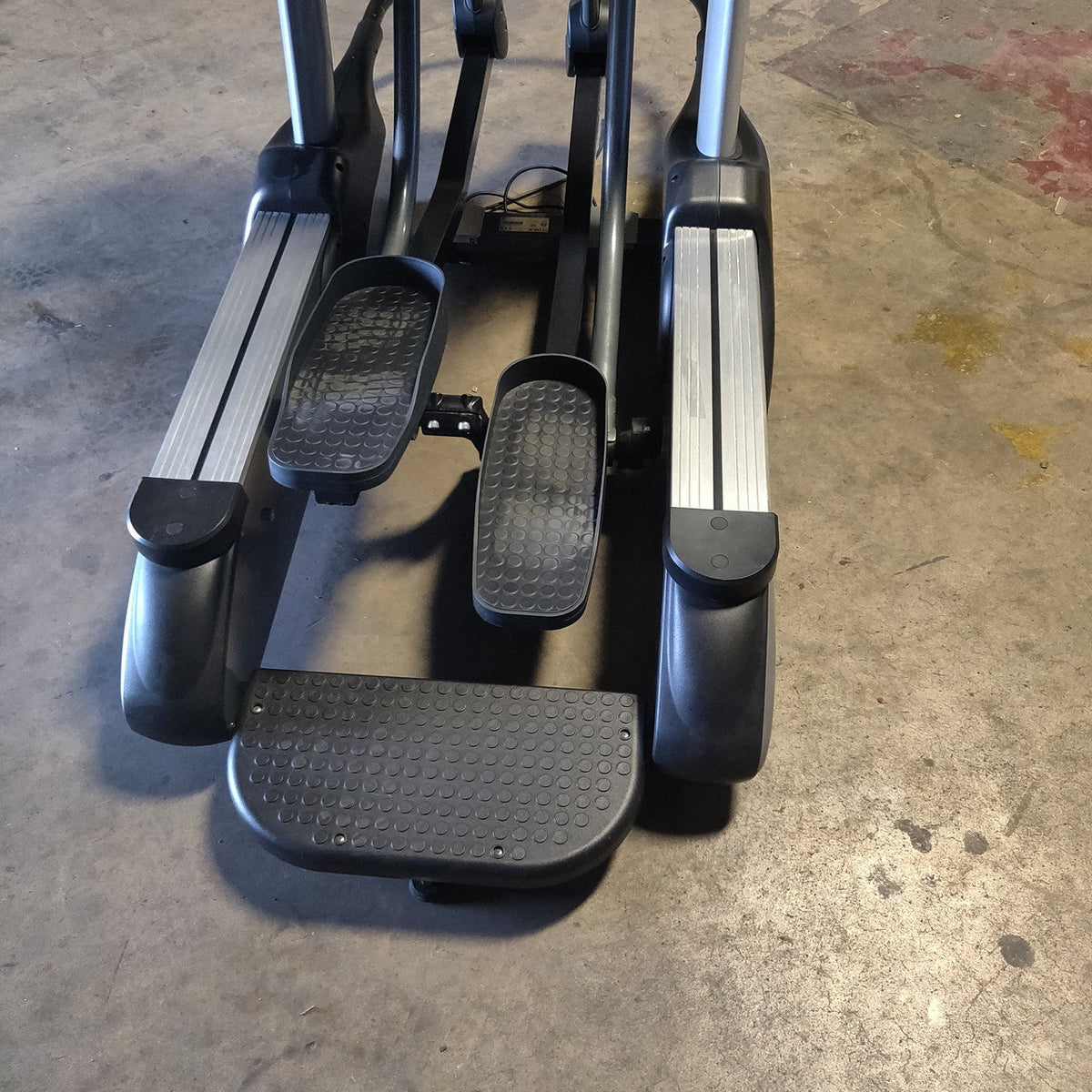 True Fitness XS1000 Spectrum Elliptical w/ Touchscreen Console