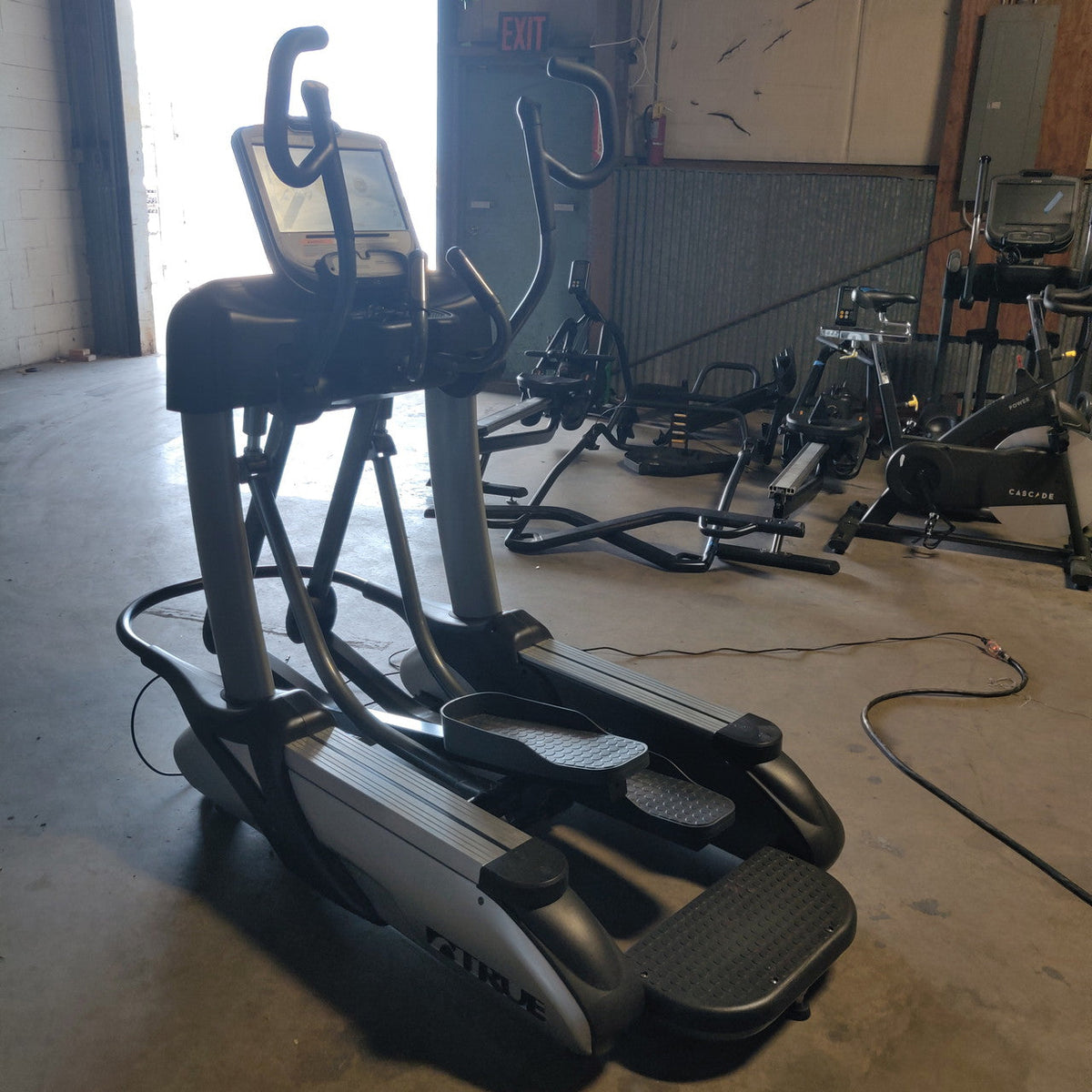 True Fitness XS1000 Spectrum Elliptical w/ Touchscreen Console
