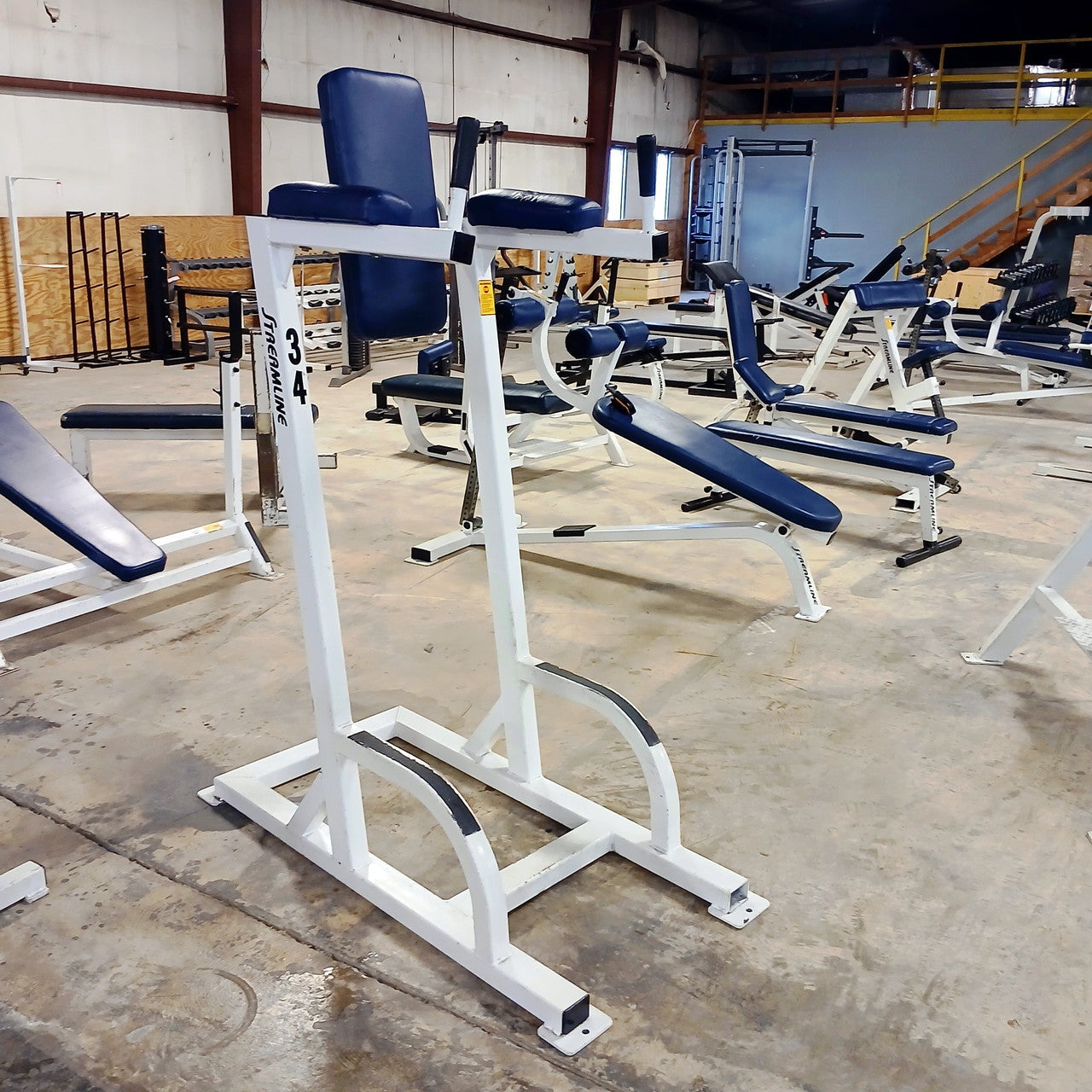 Vertical Knee Raise with Dip Station for Abdominal and Core Training