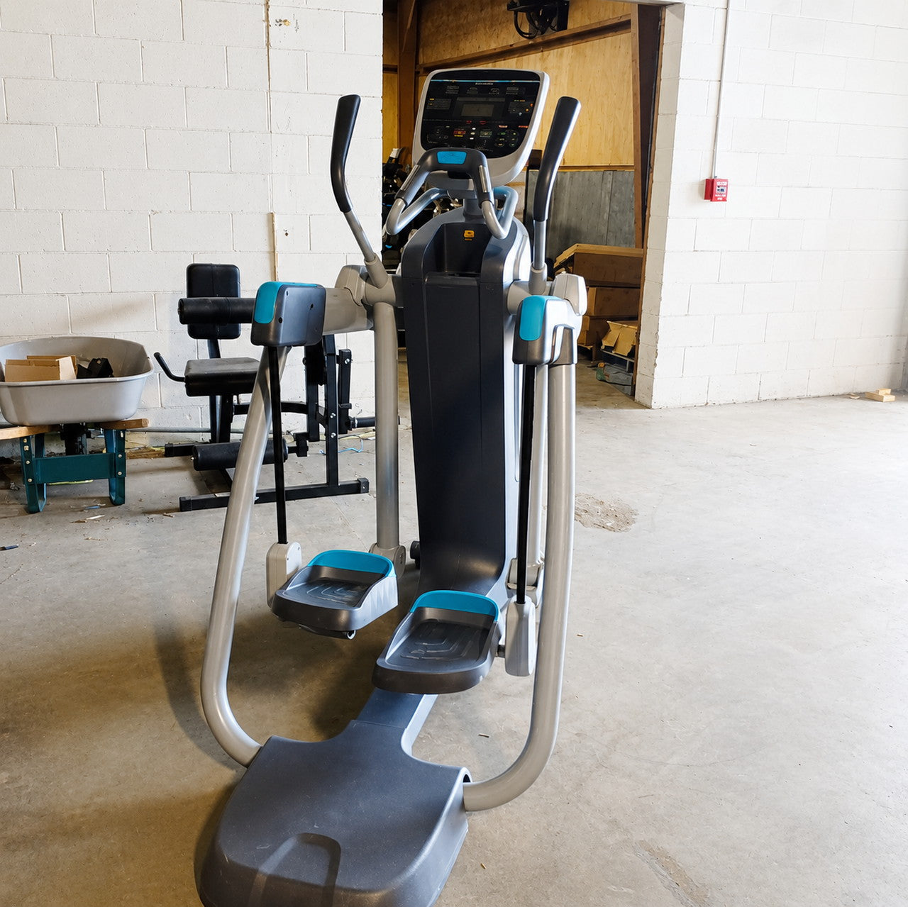 Precor AMT 835 with Open Stride w/P30 Console