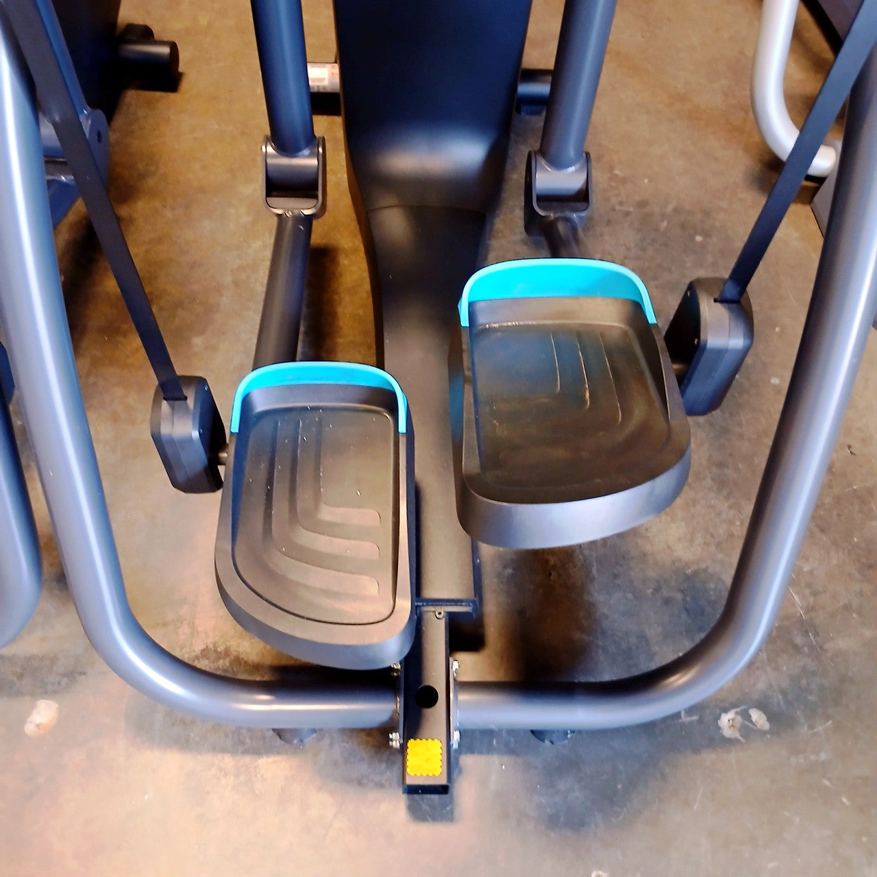 Precor AMT 865 Adaptive Motion Trainer w/Open Stride + w/P82 Console