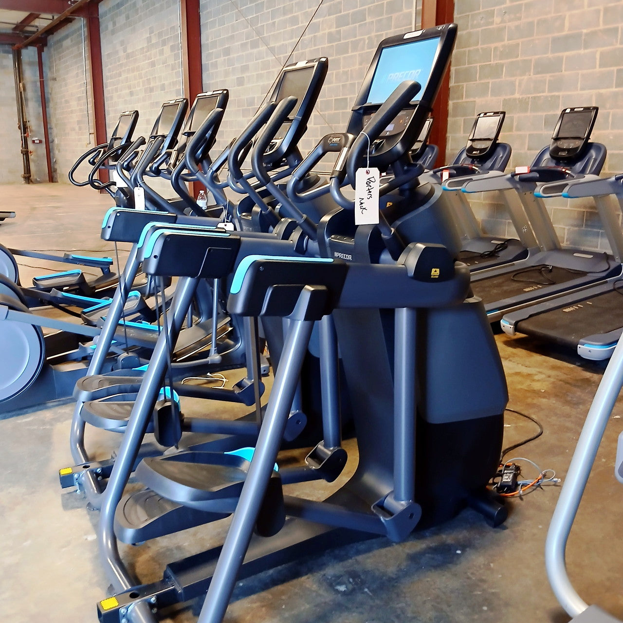 Precor AMT 865 Adaptive Motion Trainer w/Open Stride + w/P82 Console