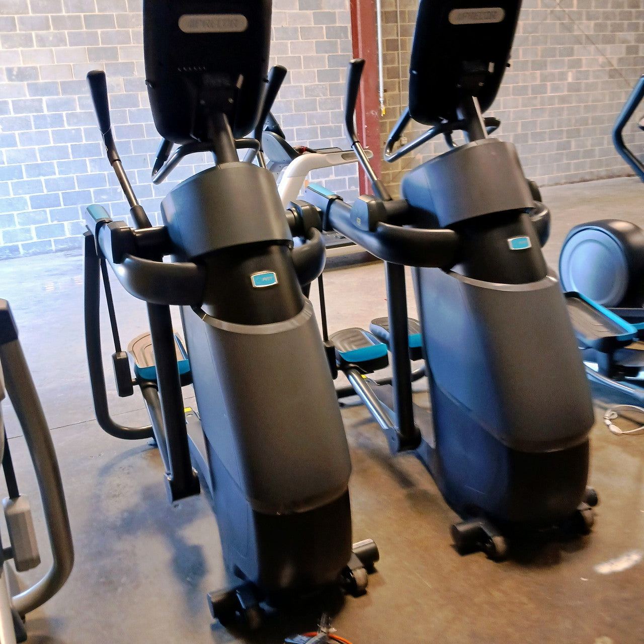 Precor AMT 865 Adaptive Motion Trainer w/Open Stride + w/P82 Console