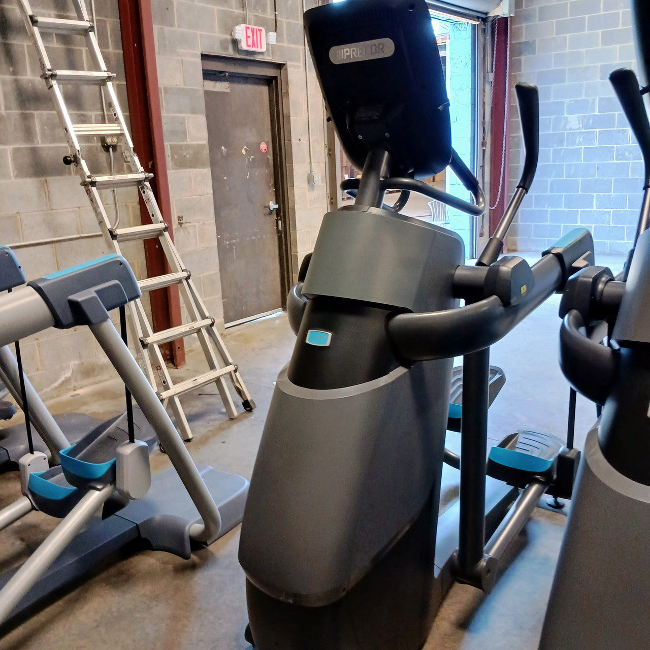 Precor AMT 865 Adaptive Motion Trainer w/Open Stride + w/P82 Console