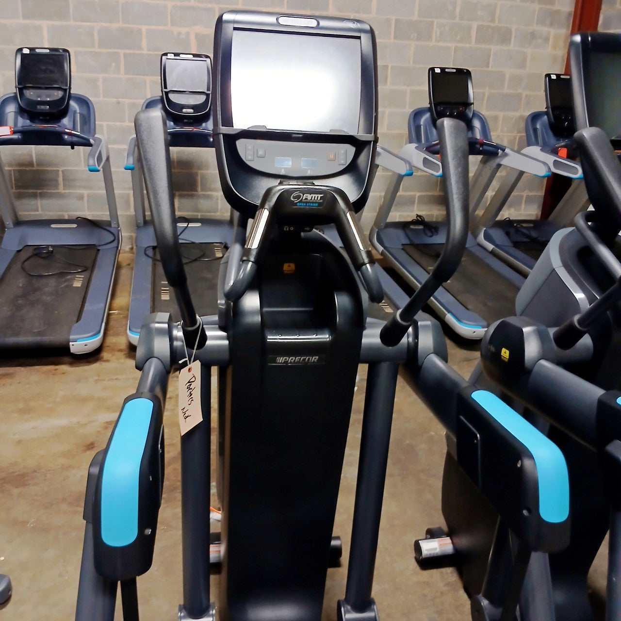 Precor AMT 865 Adaptive Motion Trainer w/Open Stride + w/P82 Console