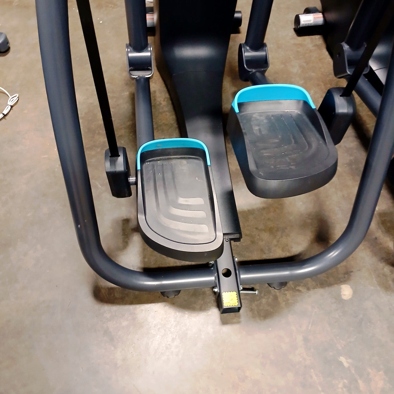 Precor AMT 865 Adaptive Motion Trainer w/Open Stride + w/P82 Console