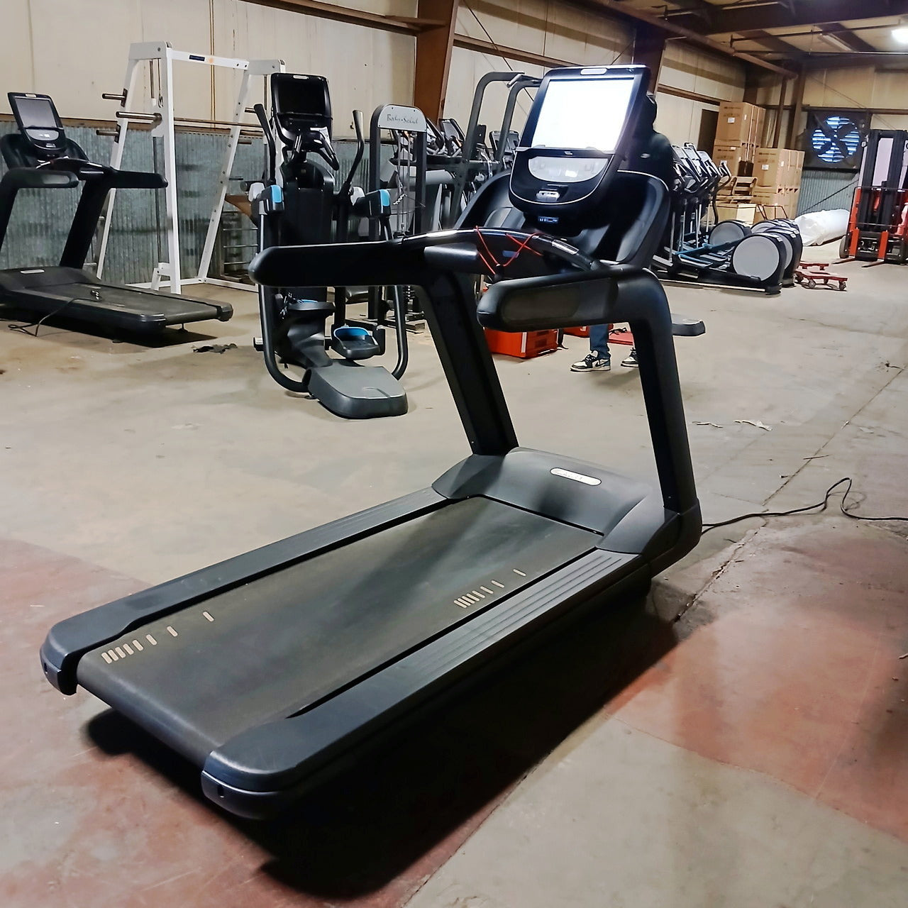 Precor TRM 885 Treadmill w/P82 Console