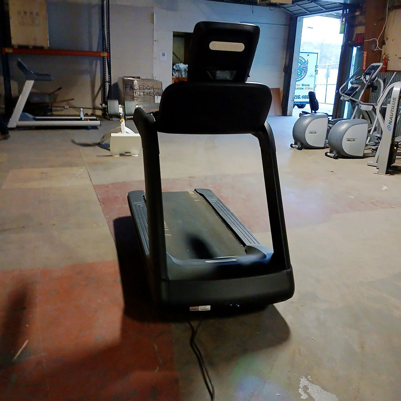 Precor TRM 885 Treadmill w/P82 Console