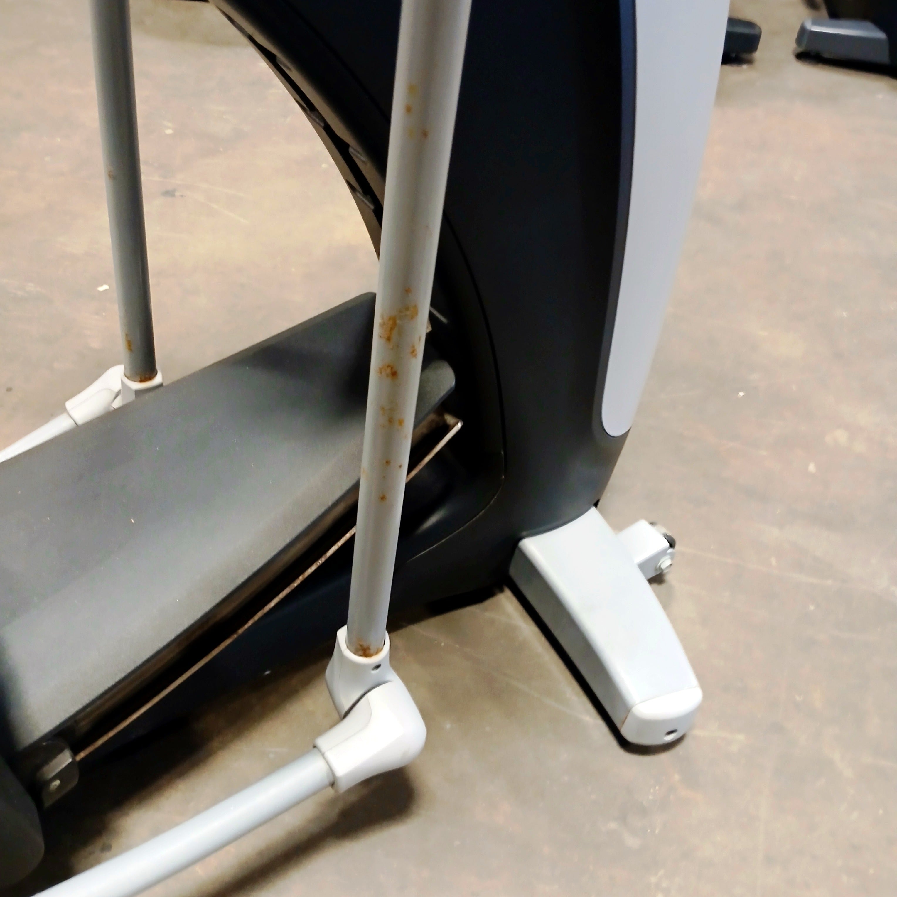 Precor EFX 800-18 Elliptical w/ P30 Console