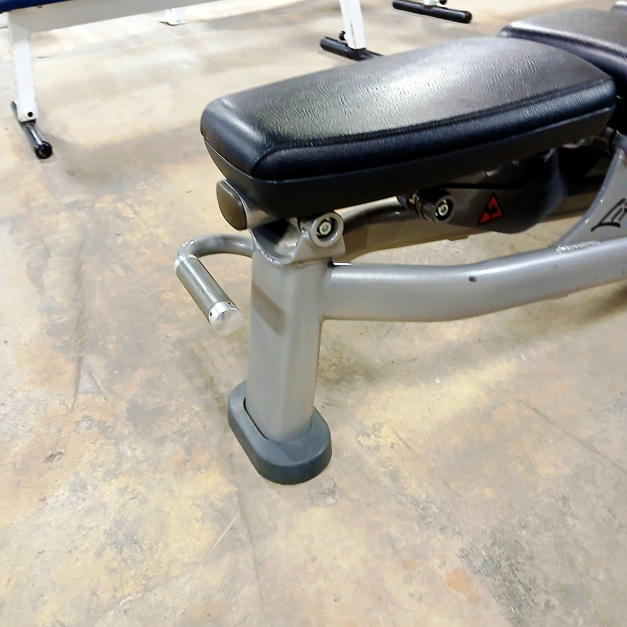 Life Fitness Signature Series Multi-Adjustable Bench