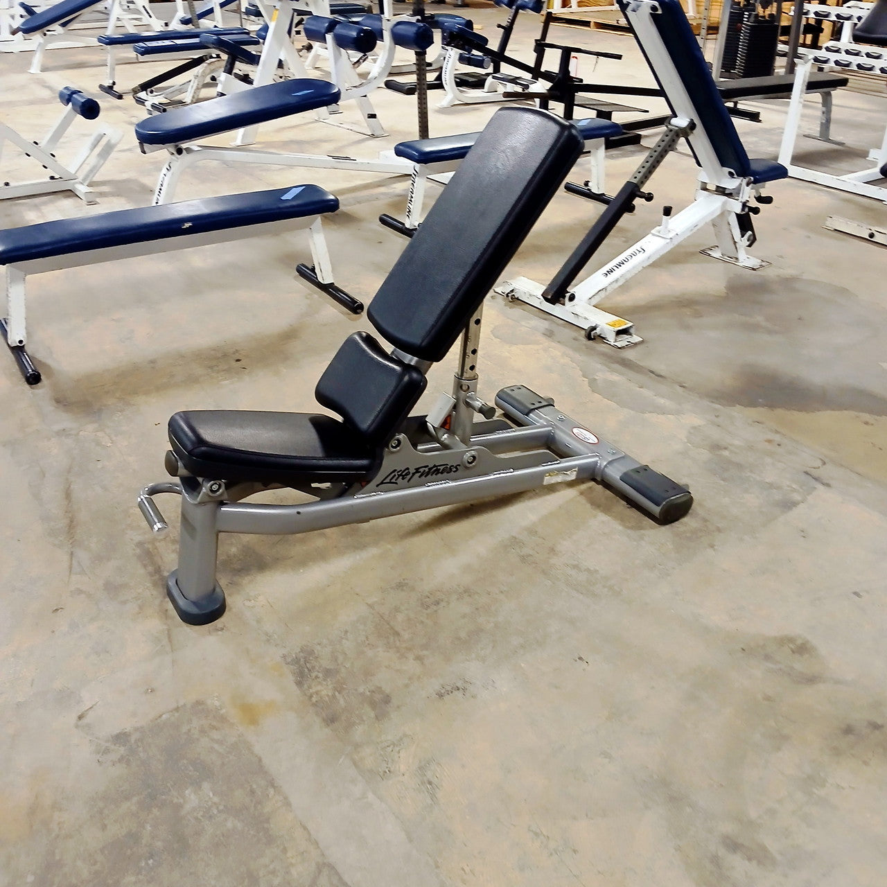 Life Fitness Signature Series Multi-Adjustable Bench