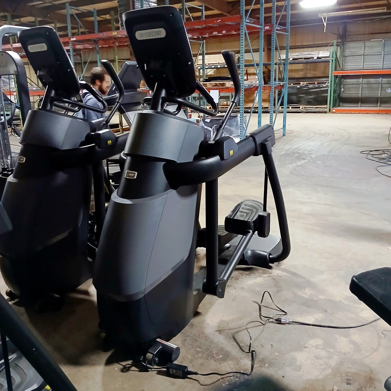 Precor AMT 885 with Open Stride w/P82 Console