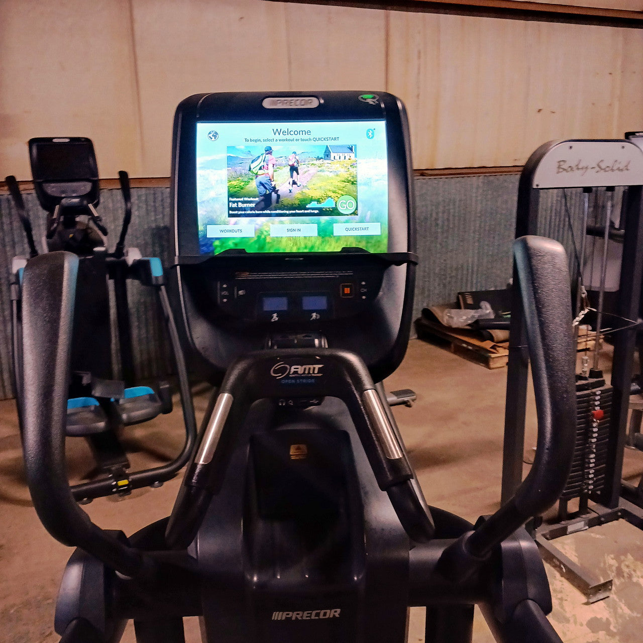 Precor AMT 885 with Open Stride w/P82 Console