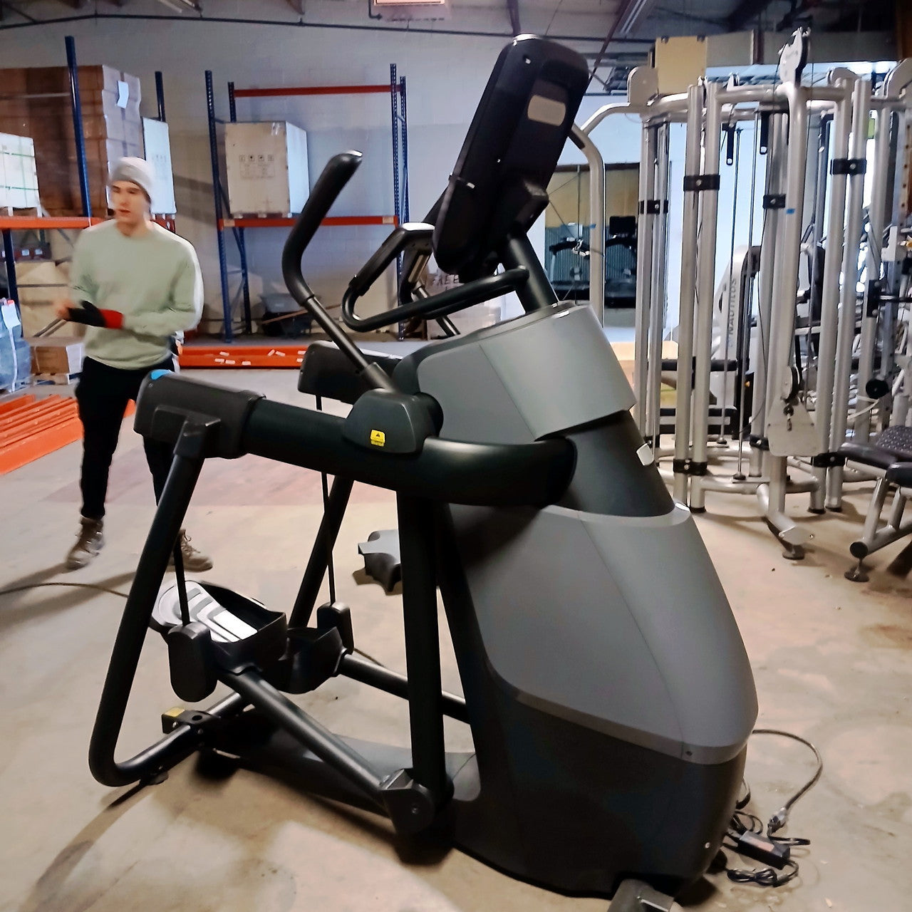 Precor AMT 885 with Open Stride w/P82 Console