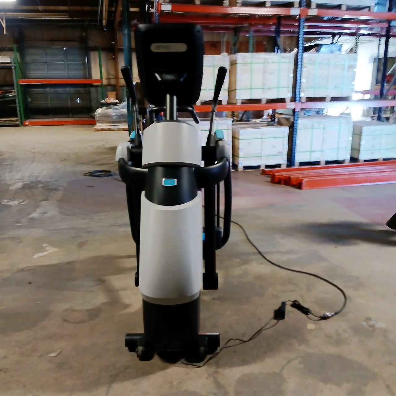 Precor AMT 885 with Open Stride w/P82 Console