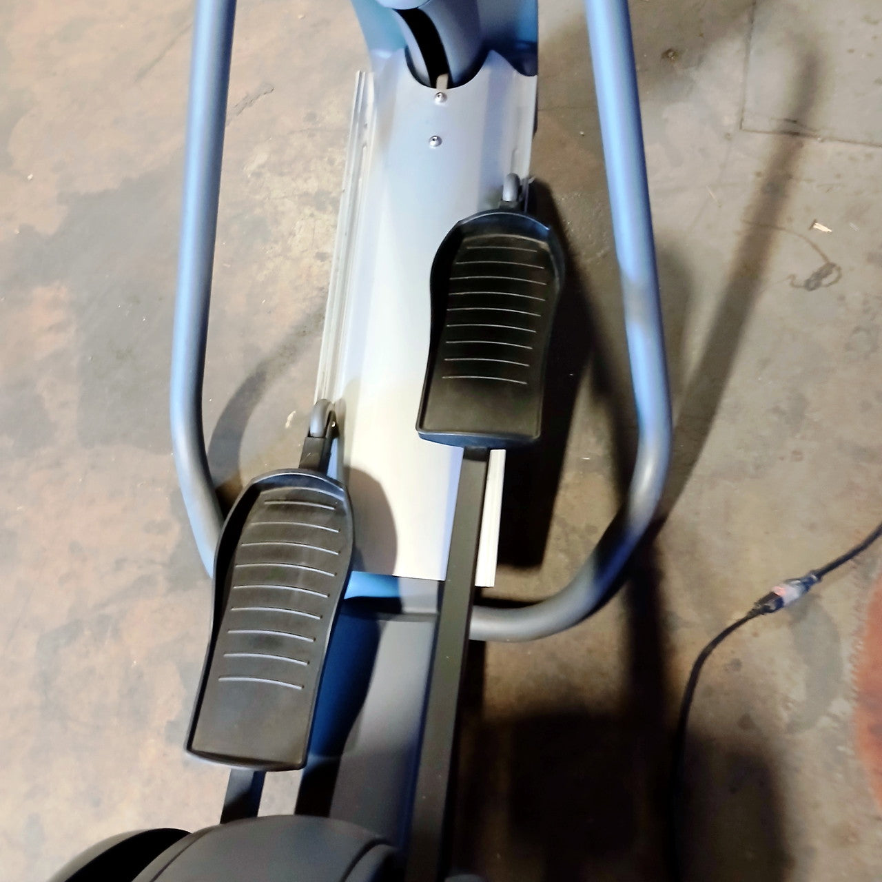Precor EFX 5.23 Elliptical w/Stationary Arms