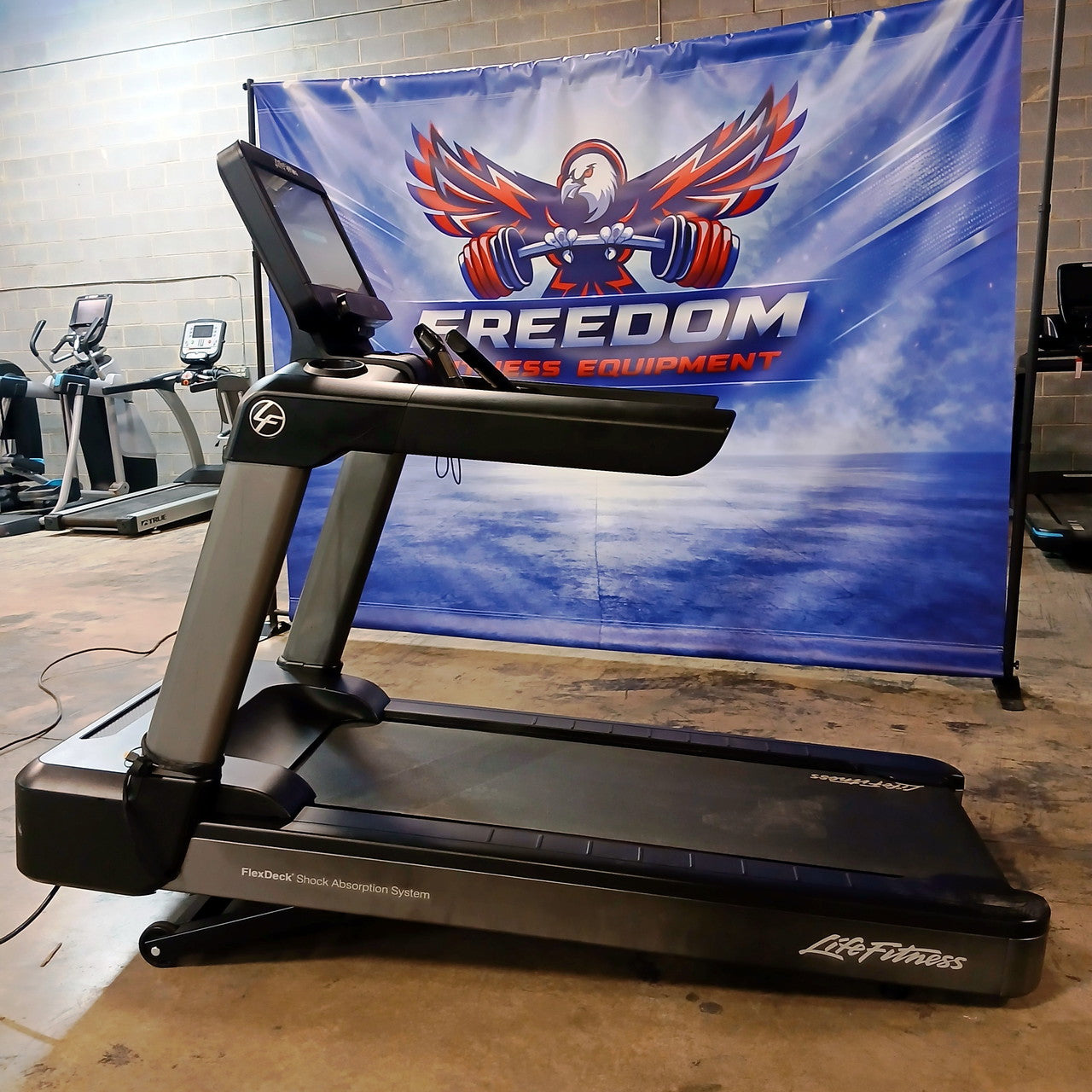 Life Fitness Integrity Treadmill w/ SE3 Console