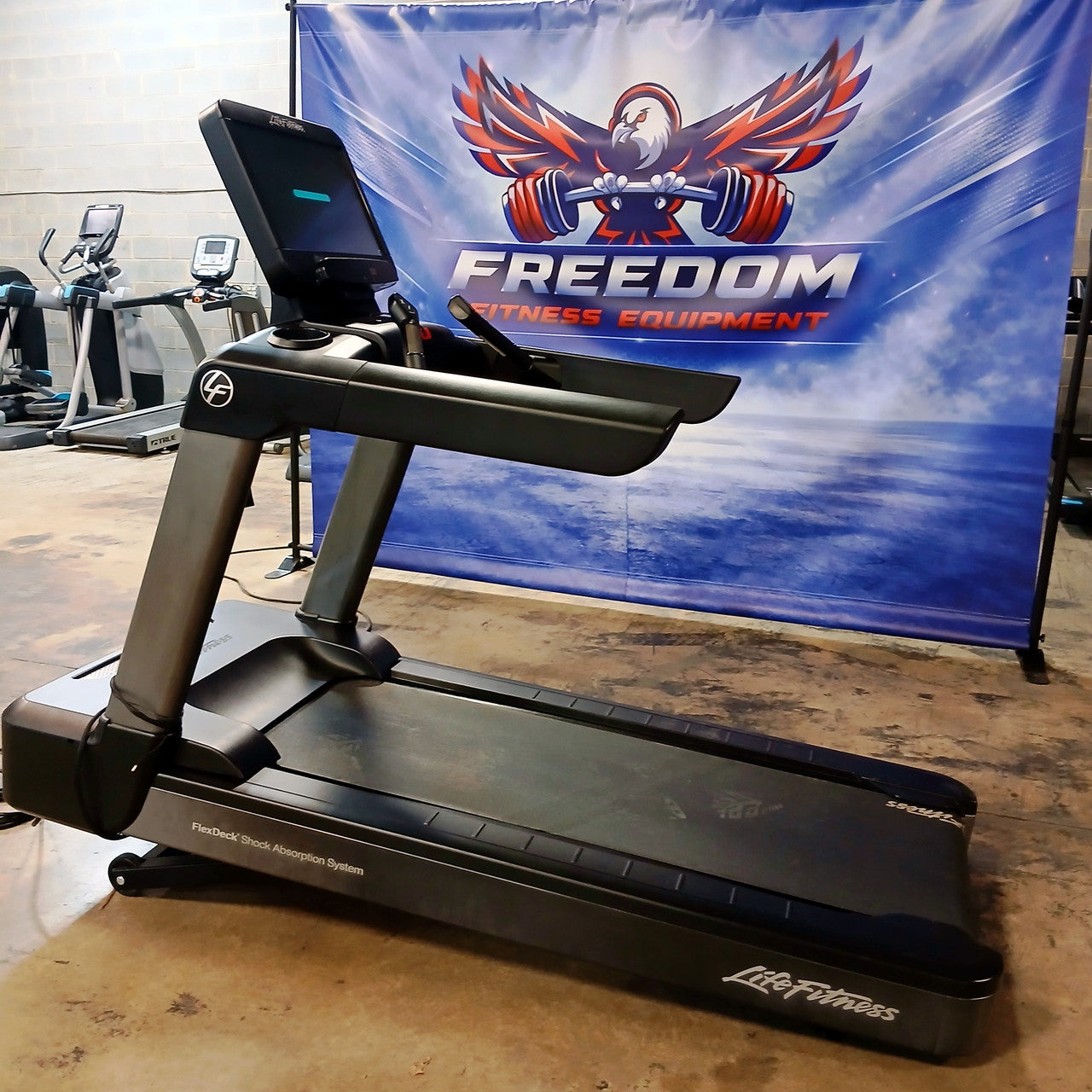 Life Fitness Integrity Treadmill w/ SE3 Console