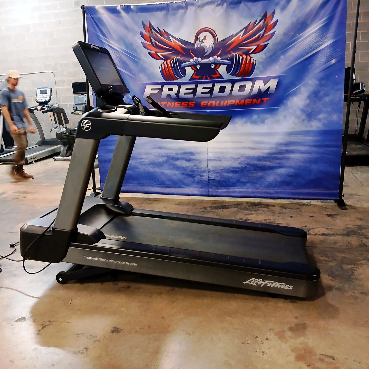 Life Fitness Integrity Treadmill w/ SE3 Console