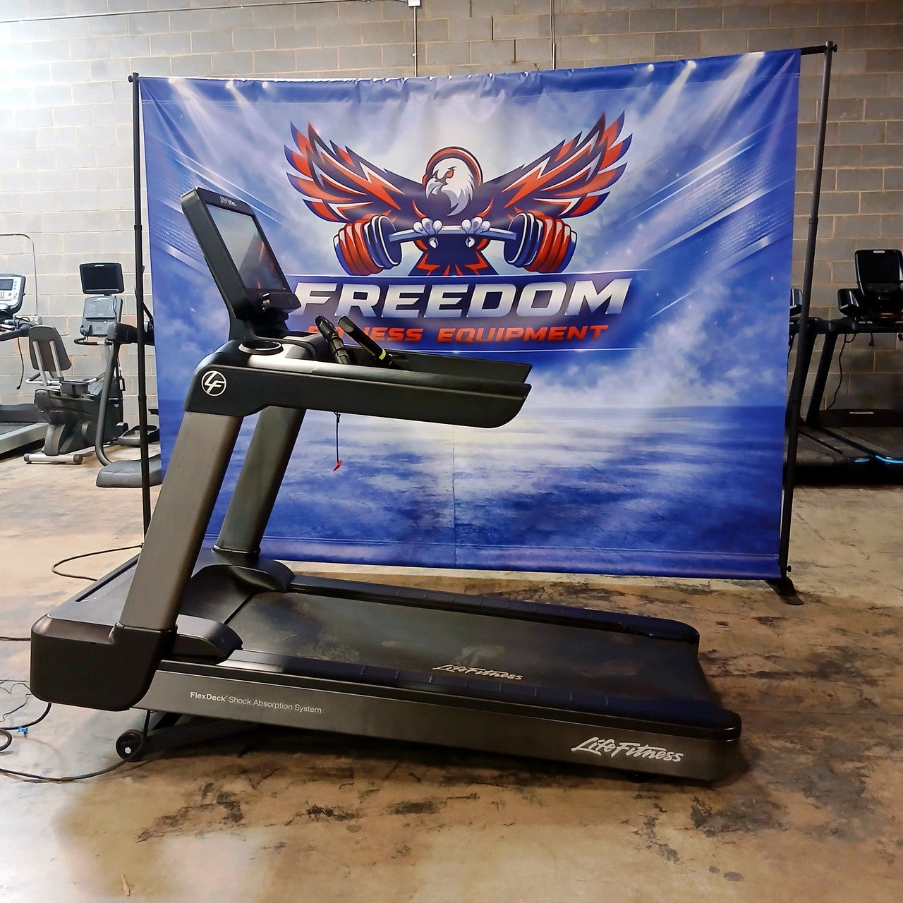 Life Fitness Integrity Treadmill w/ SE3 Console
