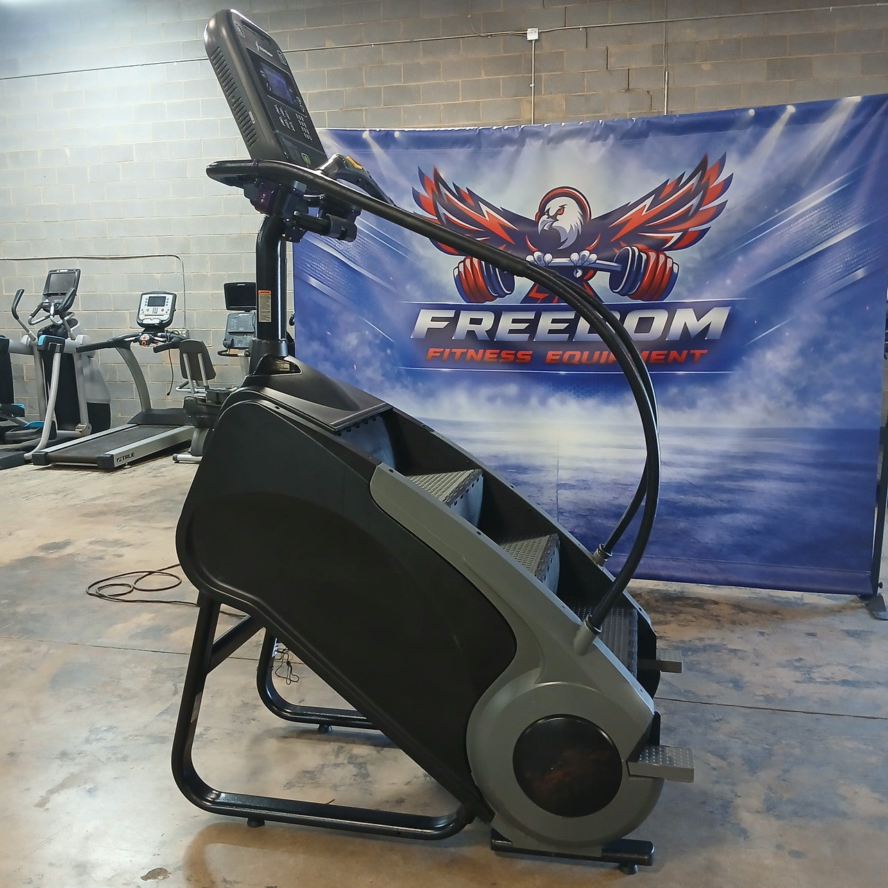 Stairmaster 8 Series Gauntlet Stepmill 9-5250-8G-LCD