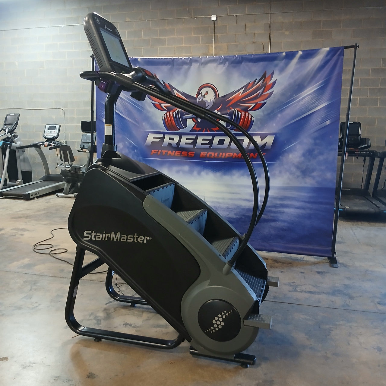 Stairmaster 8 Series Gauntlet w/15" Touch SM-9-5270