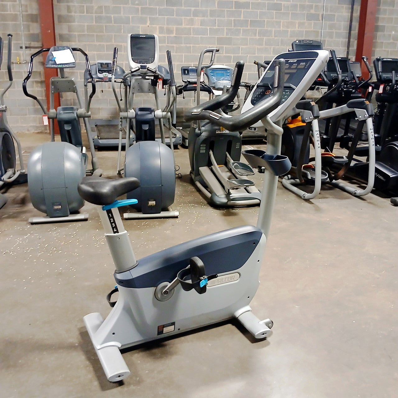 Precor UBK 835 Upright Bike w/p30 Console
