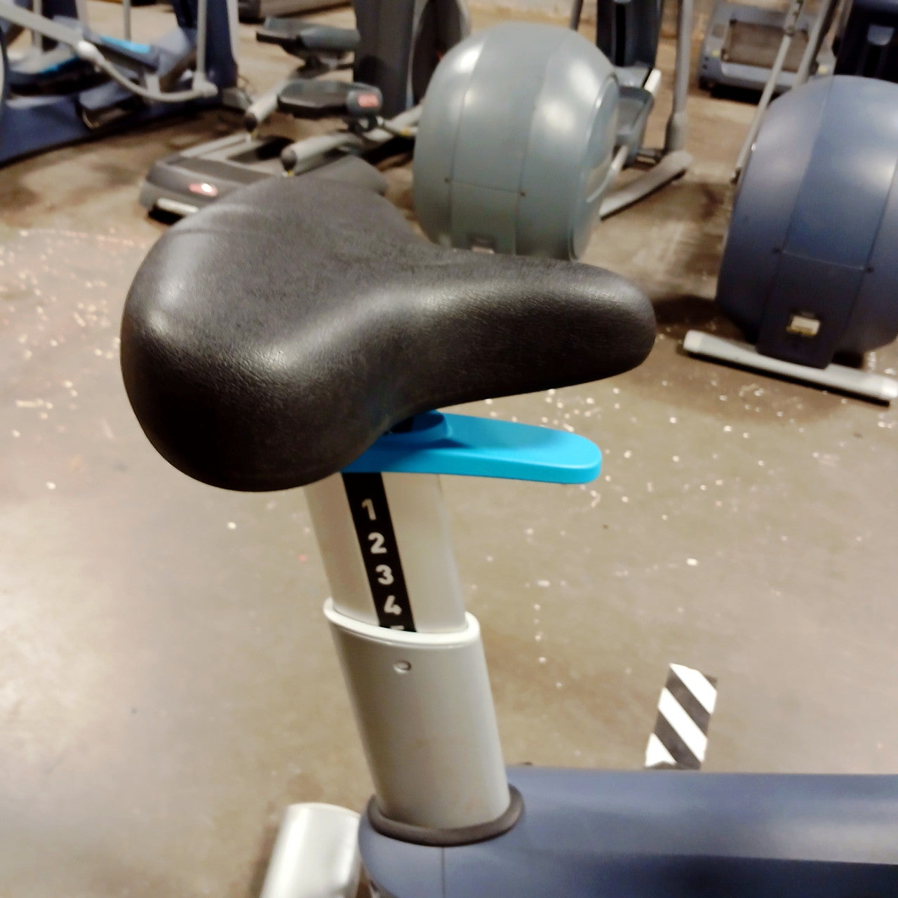 Precor UBK 835 Upright Bike w/p30 Console