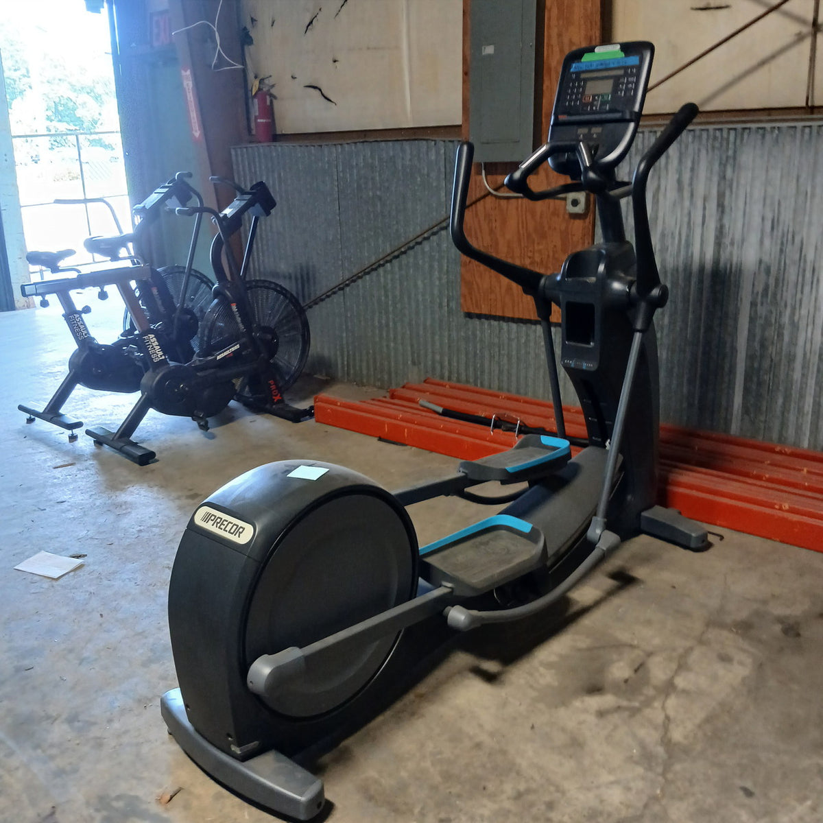 Precor EFX 835 Elliptical w/Converging Crossramp + p31 Console
