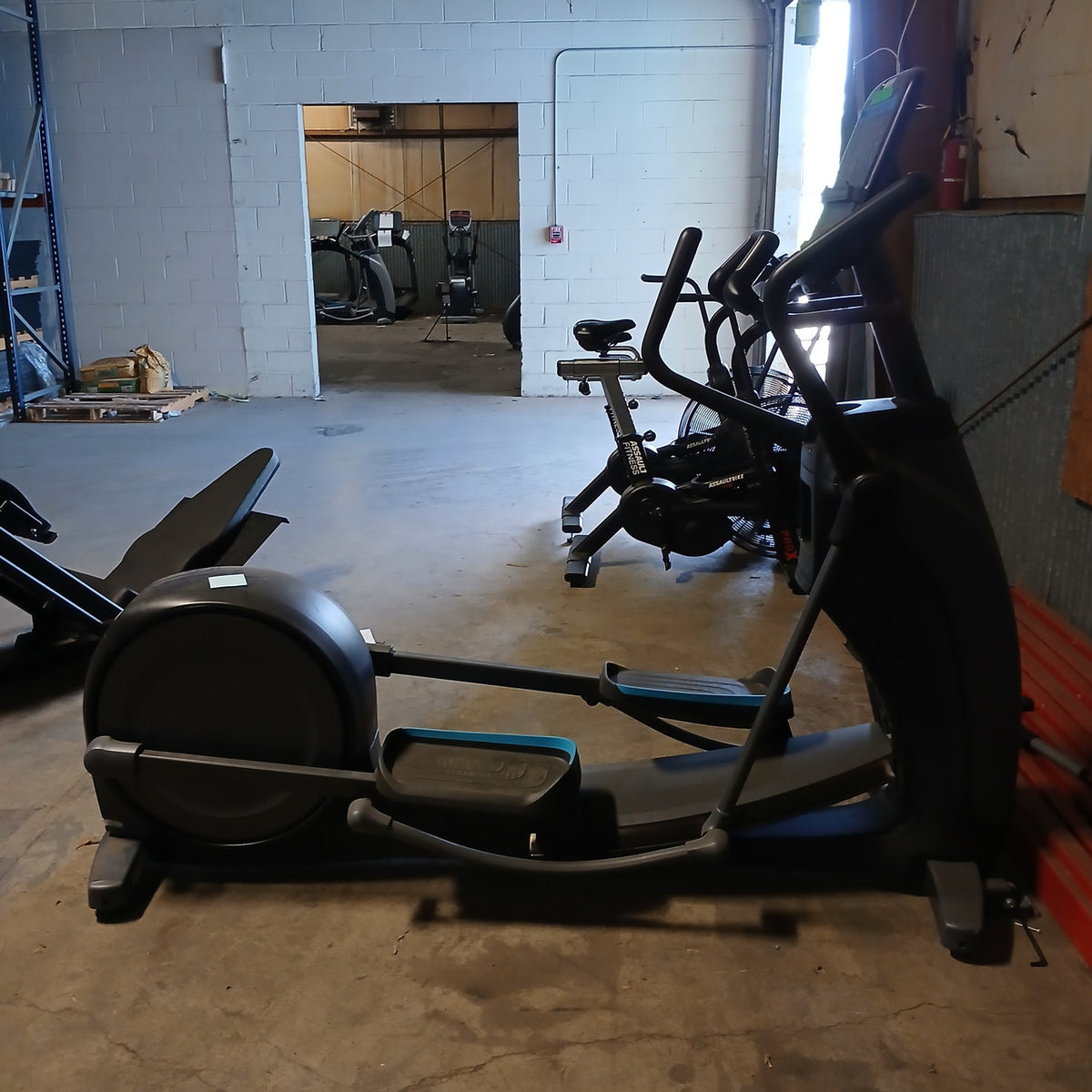 Precor EFX 835 Elliptical w/Converging Crossramp + p31 Console