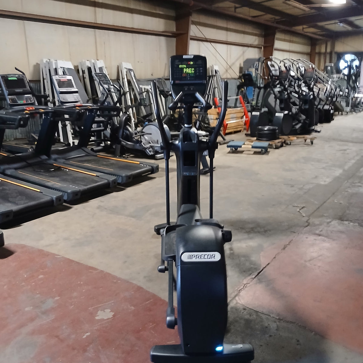 Precor EFX 835 Elliptical w/Converging Crossramp + p31 Console
