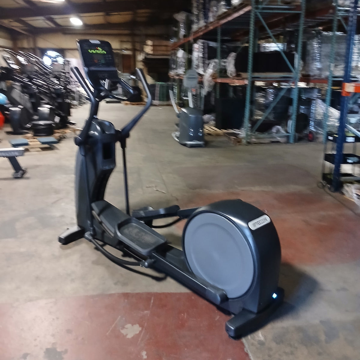 Precor EFX 835 Elliptical w/Converging Crossramp + p31 Console