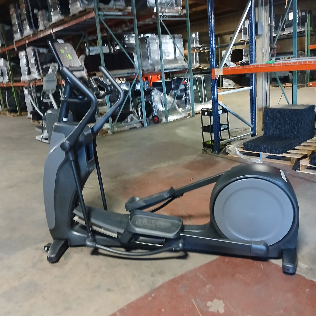 Precor EFX 835 Elliptical w/Converging Crossramp + p31 Console