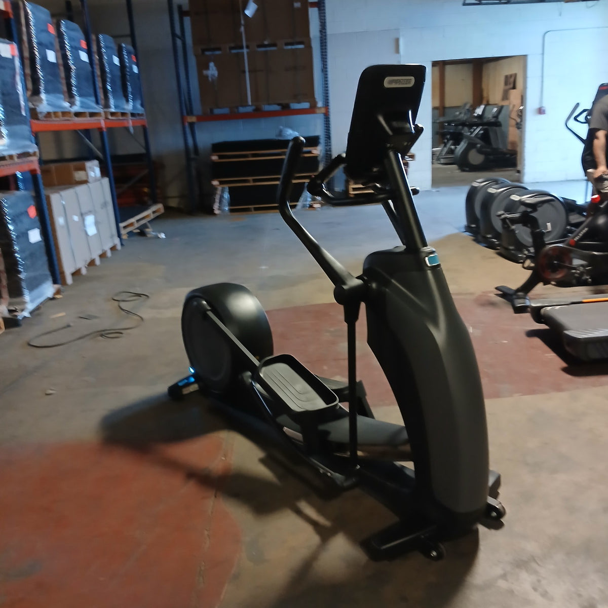 Precor EFX 835 Elliptical w/Converging Crossramp + p31 Console