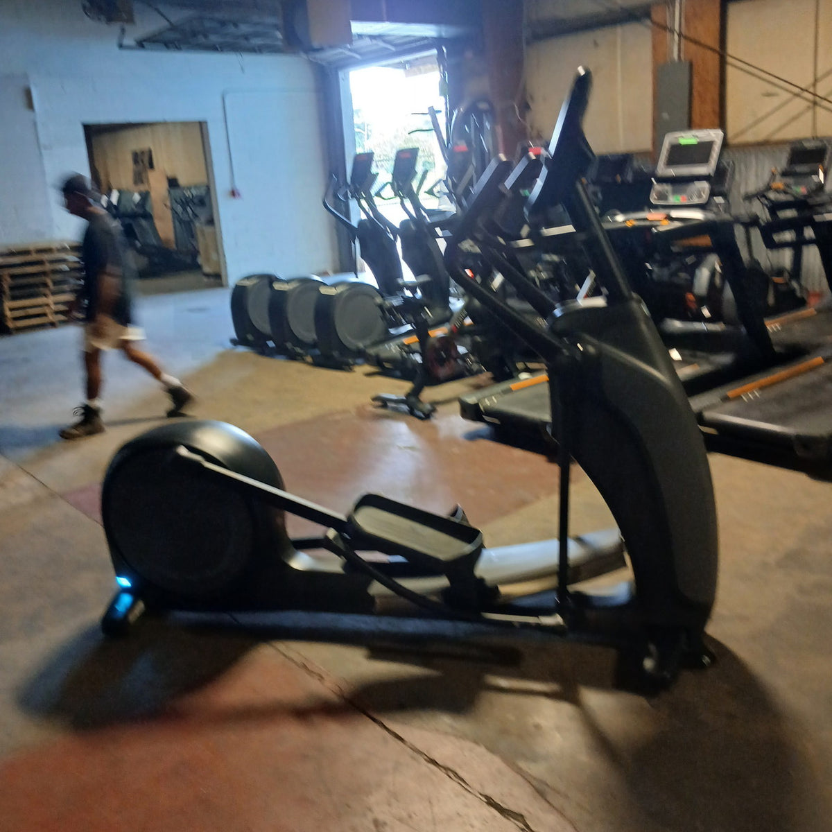 Precor EFX 835 Elliptical w/Converging Crossramp + p31 Console
