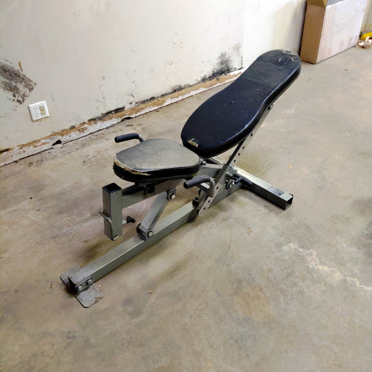 Adjustable Weight Bench