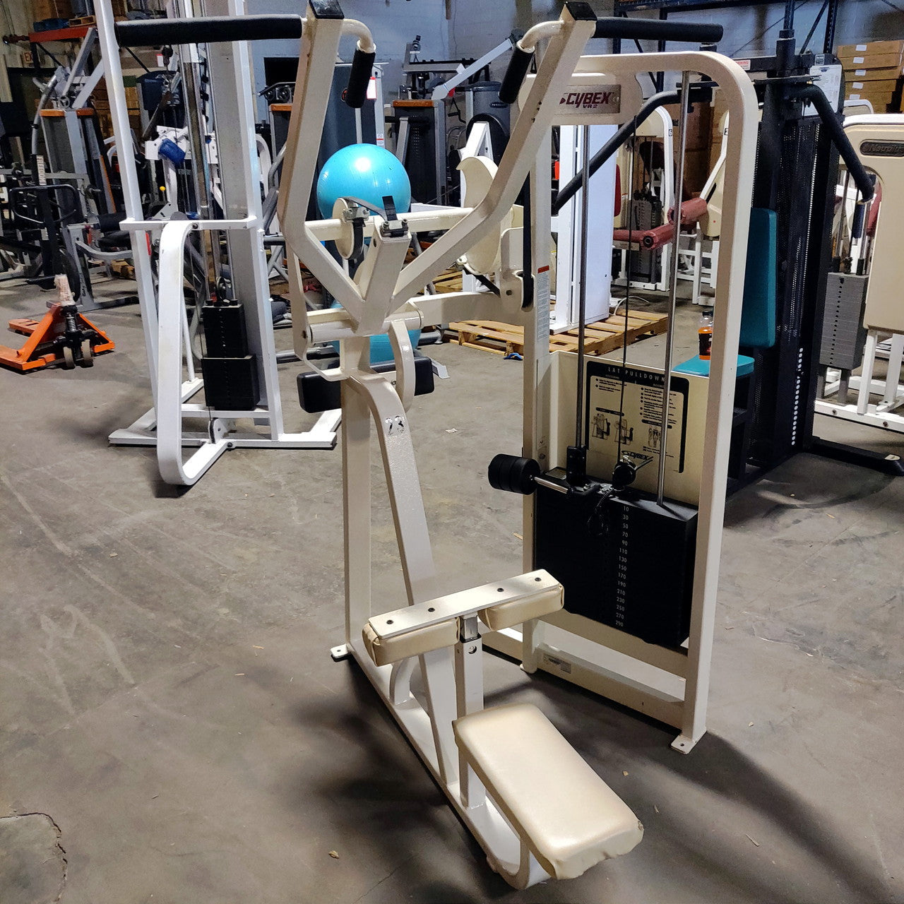 Cybex VR2 Lat Pulldown