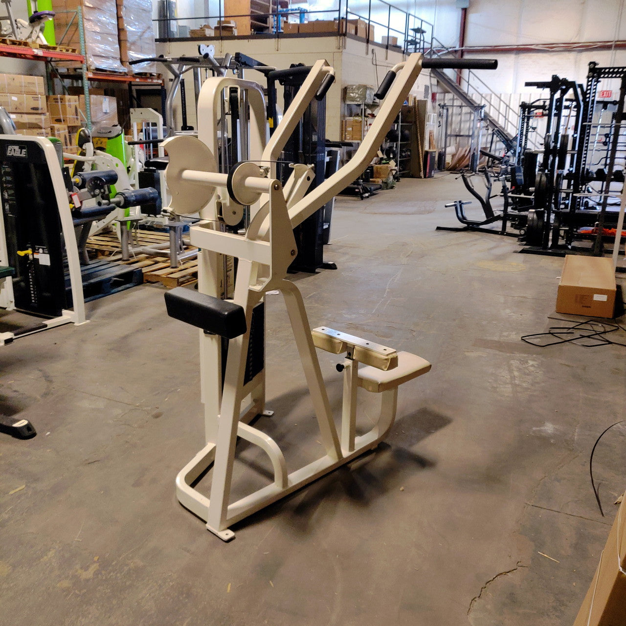 Cybex VR2 Lat Pulldown